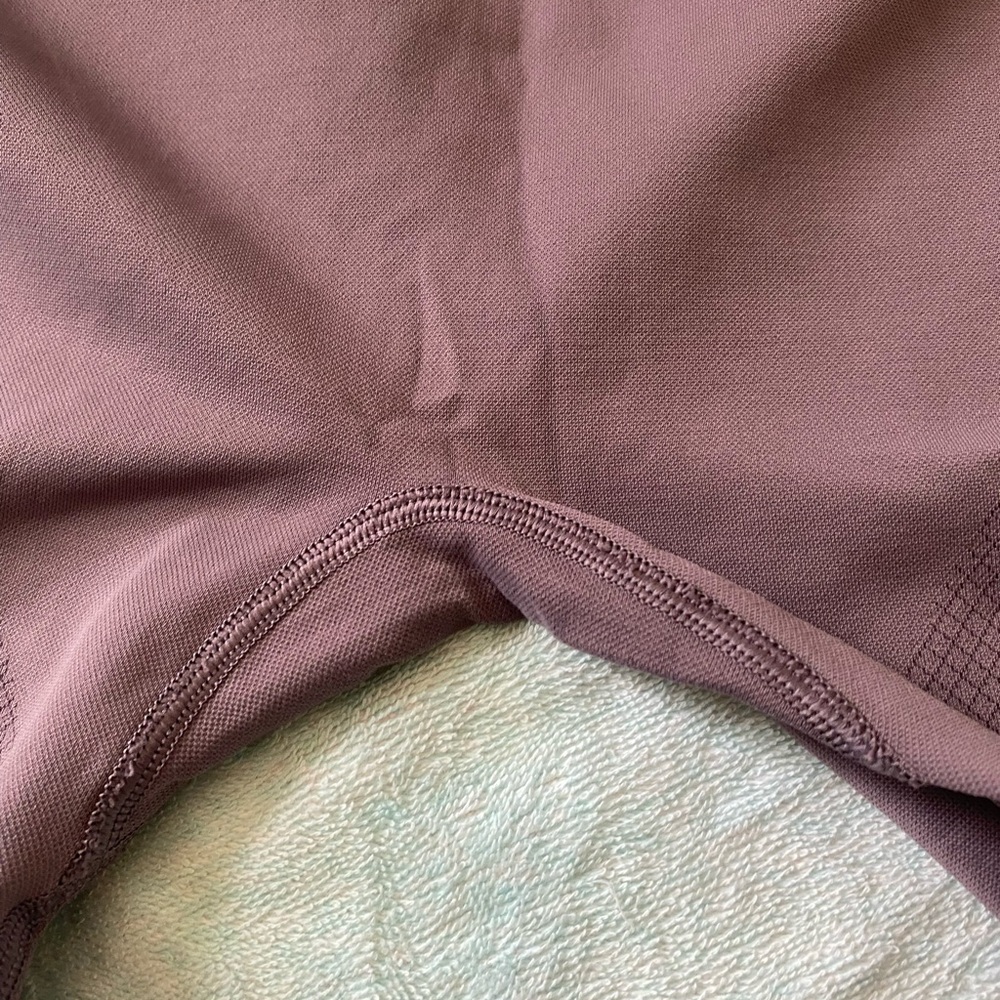 Lululemon Athletica Mauve and Black Leggings - Picture 5 of 6